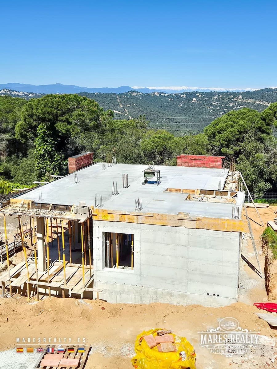 3 soverom Villa til salgs i Lloret de Mar med svømmebasseng garasje - € 480 000 (Ref: 8834120)