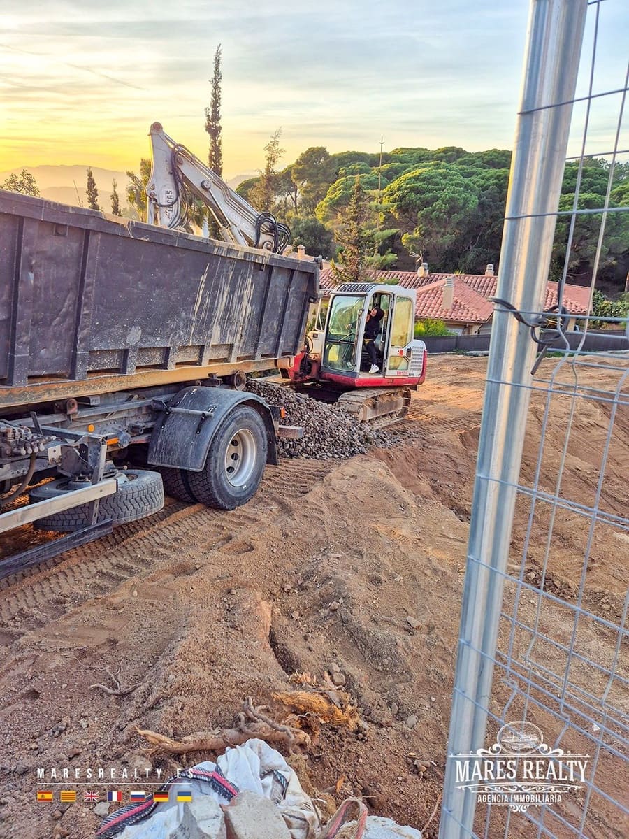 3 soverom Villa til salgs i Lloret de Mar med svømmebasseng garasje - € 480 000 (Ref: 8834120)