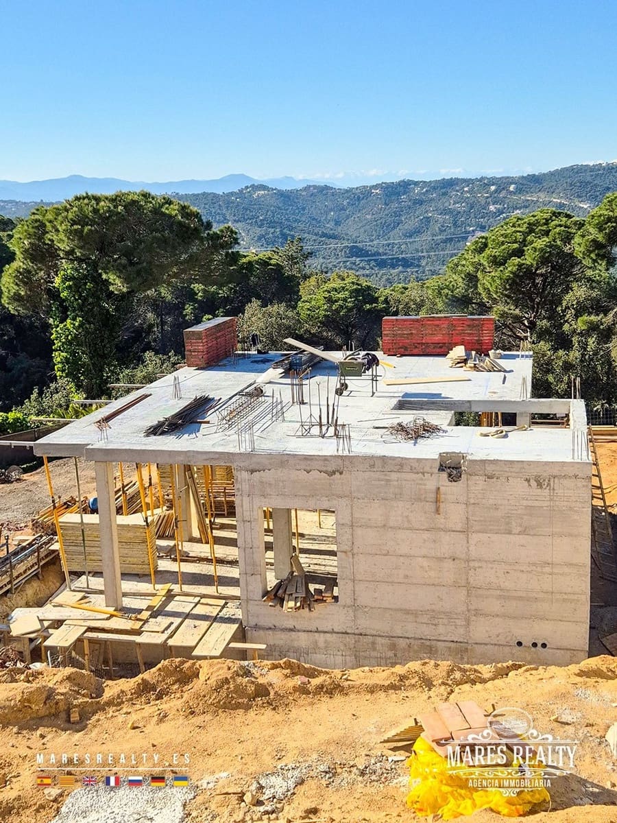 3 soverom Villa til salgs i Lloret de Mar med svømmebasseng garasje - € 480 000 (Ref: 8834120)