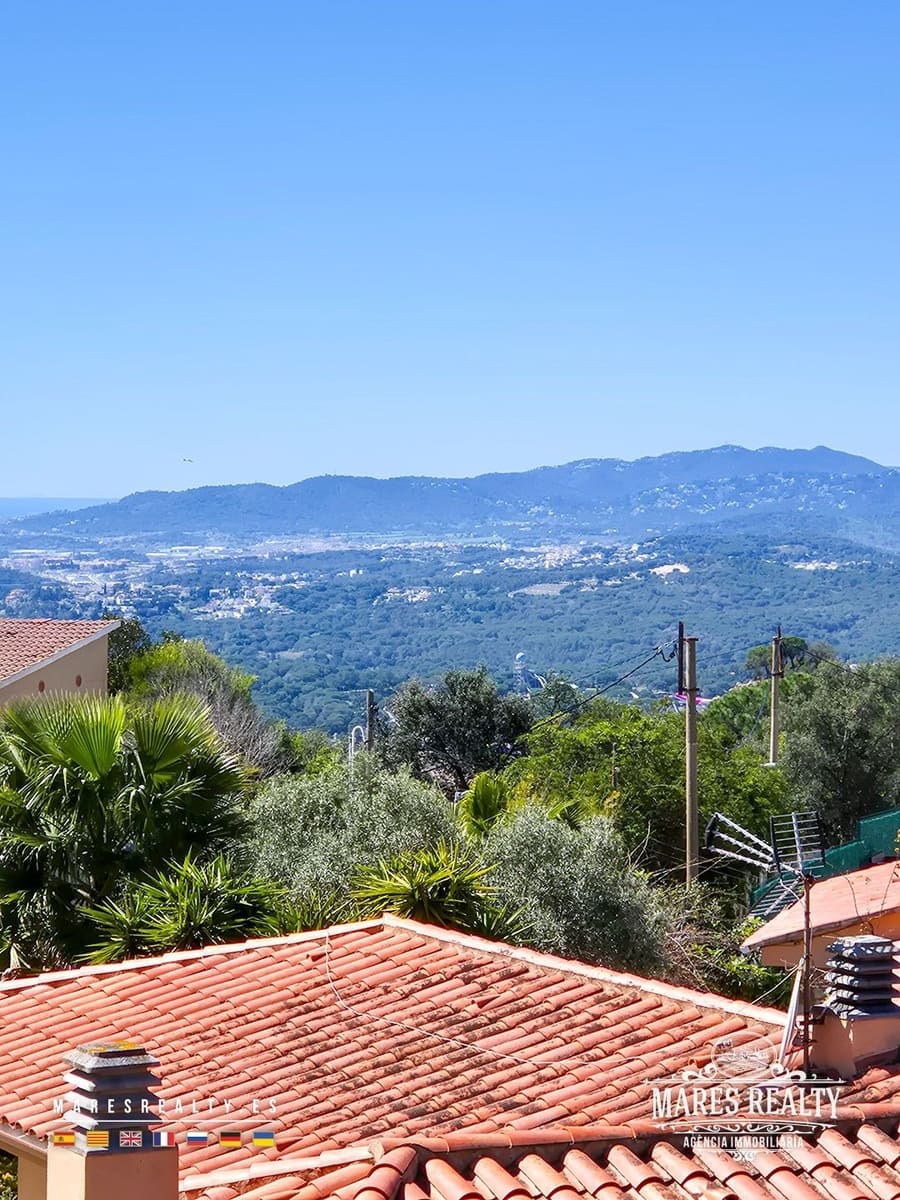 3 soverom Villa til salgs i Lloret de Mar med svømmebasseng garasje - € 480 000 (Ref: 8834120)