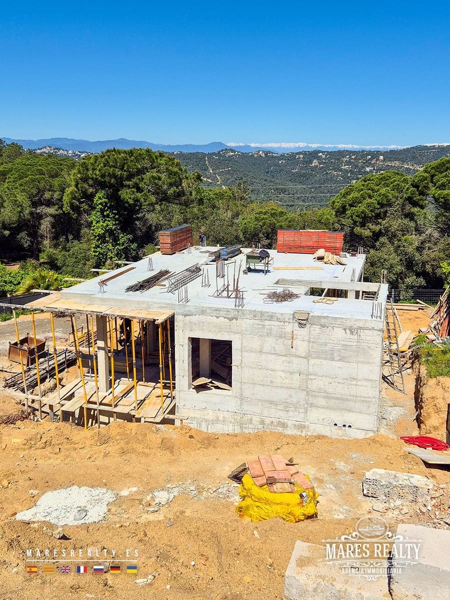 3 soverom Villa til salgs i Lloret de Mar med svømmebasseng garasje - € 480 000 (Ref: 8834120)