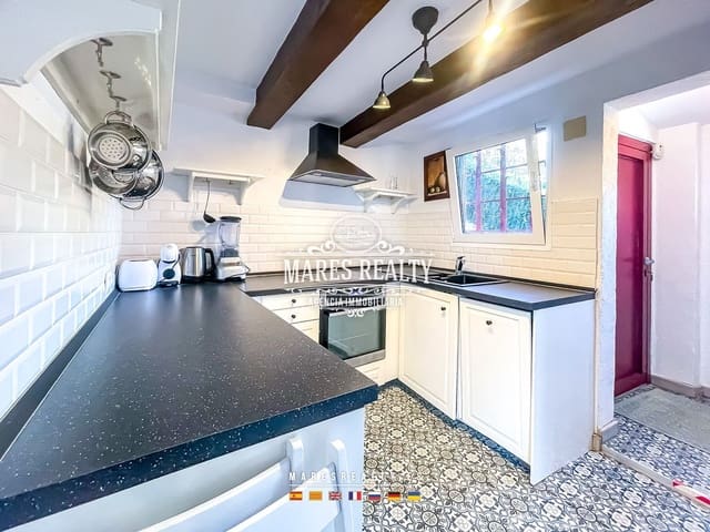 3 bedroom Villa for sale in Santa Susanna with pool garage - € 316,000 (Ref: 8866782)