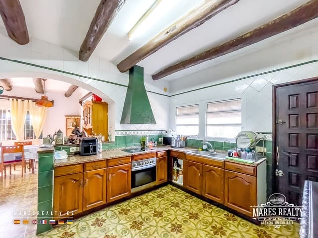 6 bedroom Villa for sale in Lloret de Mar with pool - € 750,000 (Ref: 8901785)