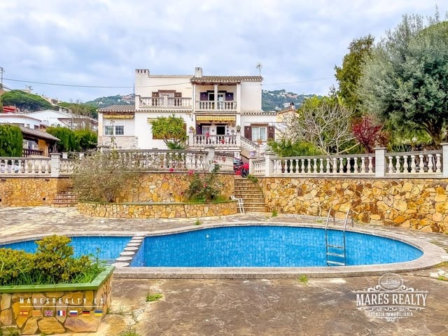 6 bedroom Villa for sale in Lloret de Mar with pool - € 750,000 (Ref: 8901785)