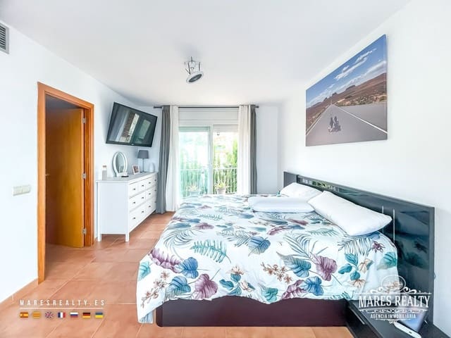 4 slaapkamer Halfvrijstaande villa te koop in Canet de Mar met garage - € 645.000 (Ref: 8905090)