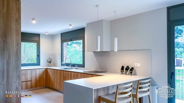 4 soveværelse Villa til salg i Roca Grossa, Lloret de Mar med garage - € 670.000 (Ref: 8914753)