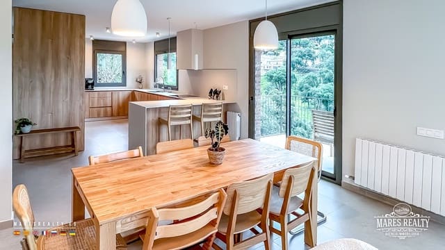 4 soveværelse Villa til salg i Roca Grossa, Lloret de Mar med garage - € 670.000 (Ref: 8914753)