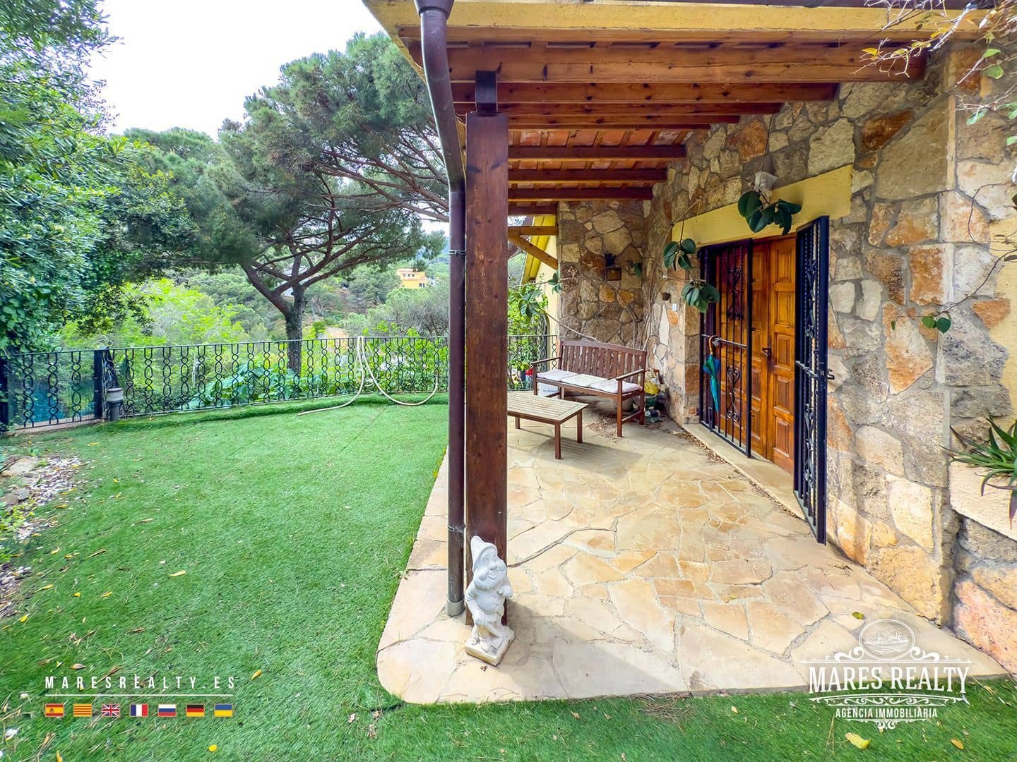 7 soveværelse Villa til salg i Lloret de Mar med swimmingpool - € 310.000 (Ref: 8980091)