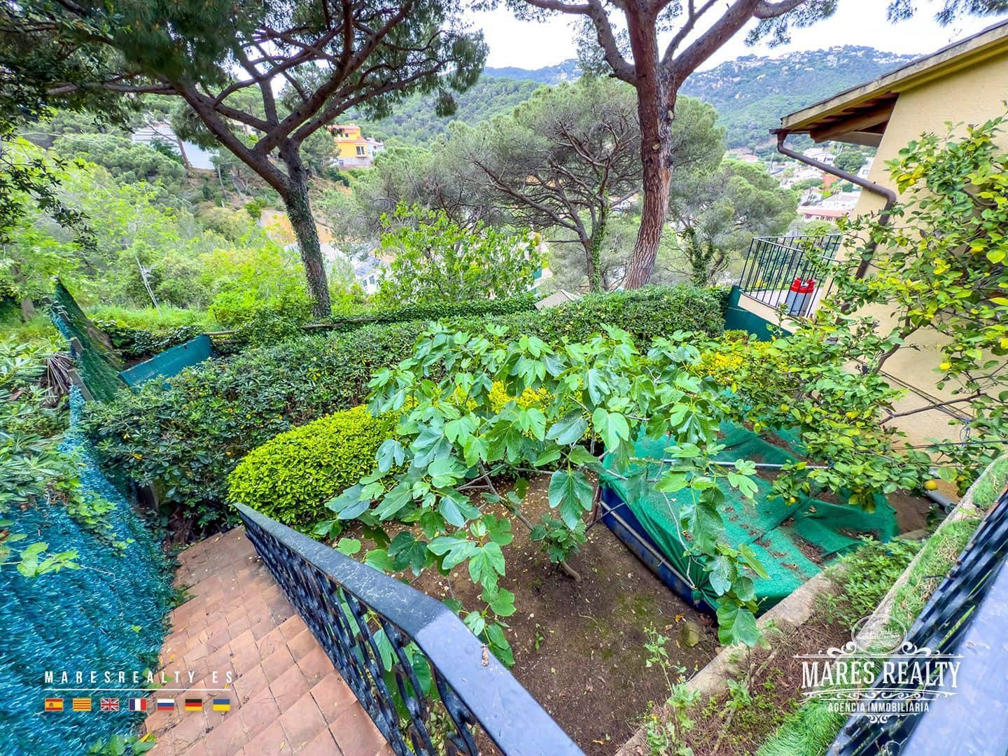 7 soveværelse Villa til salg i Lloret de Mar med swimmingpool - € 310.000 (Ref: 8980091)