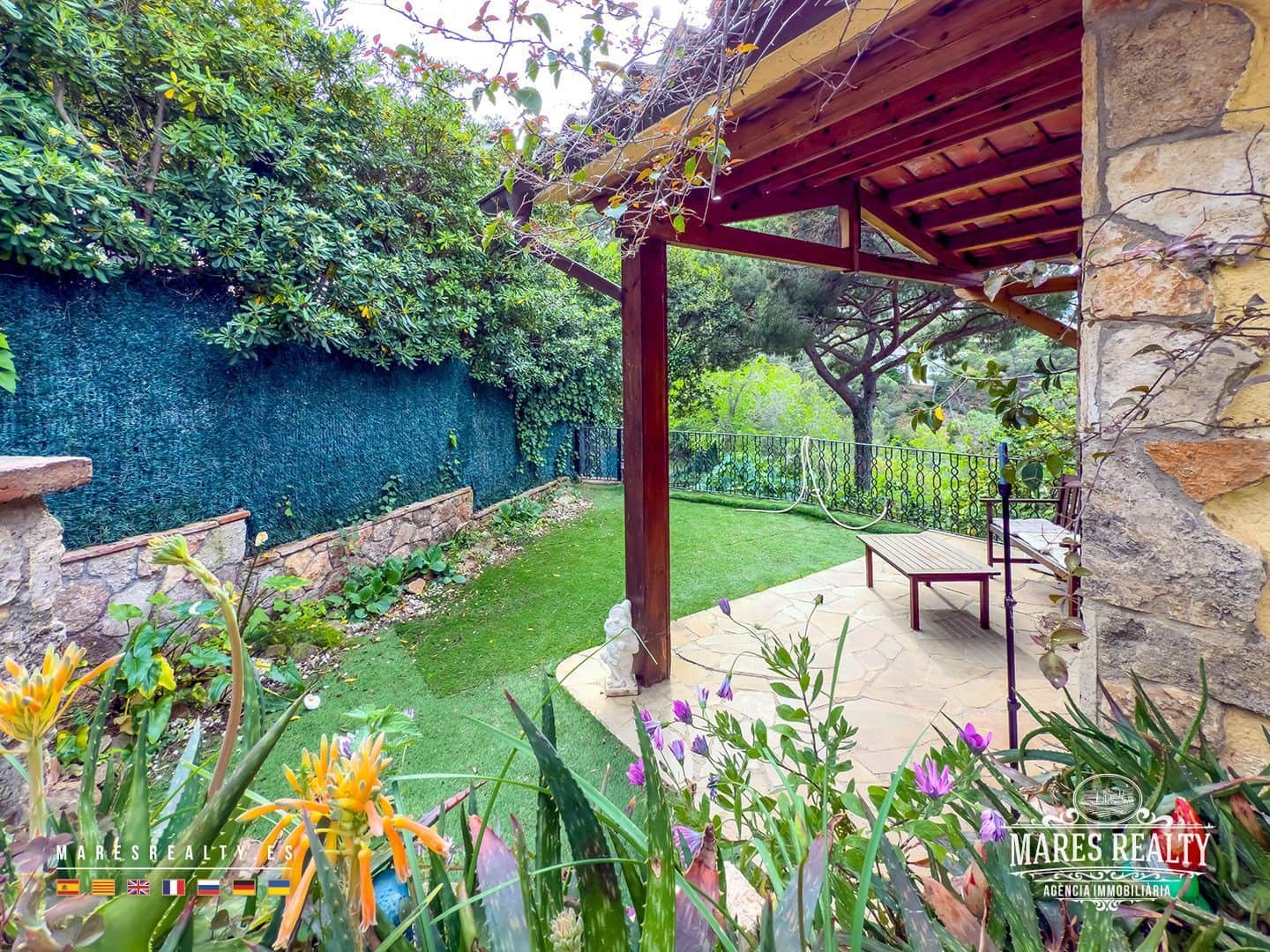 7 soveværelse Villa til salg i Lloret de Mar med swimmingpool - € 310.000 (Ref: 8980091)