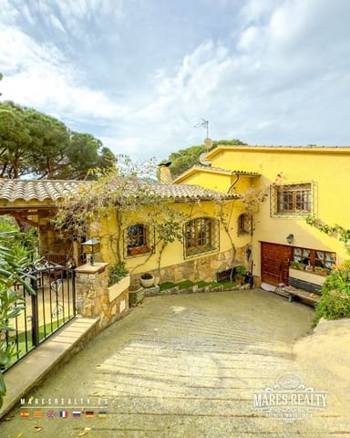 7 soveværelse Villa til salg i Lloret de Mar med swimmingpool - € 310.000 (Ref: 8980091)