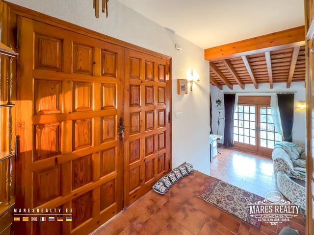 7 soveværelse Villa til salg i Lloret de Mar med swimmingpool - € 310.000 (Ref: 8980091)