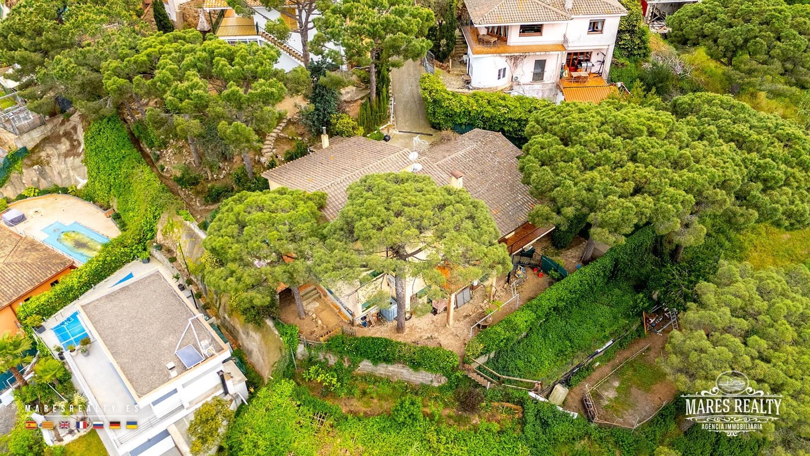 7 soveværelse Villa til salg i Lloret de Mar med swimmingpool - € 310.000 (Ref: 8980091)
