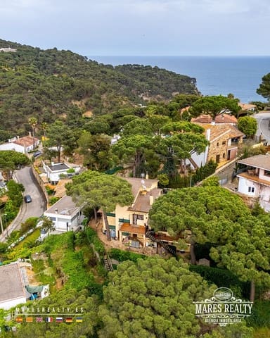 7 soveværelse Villa til salg i Lloret de Mar med swimmingpool - € 310.000 (Ref: 8980091)