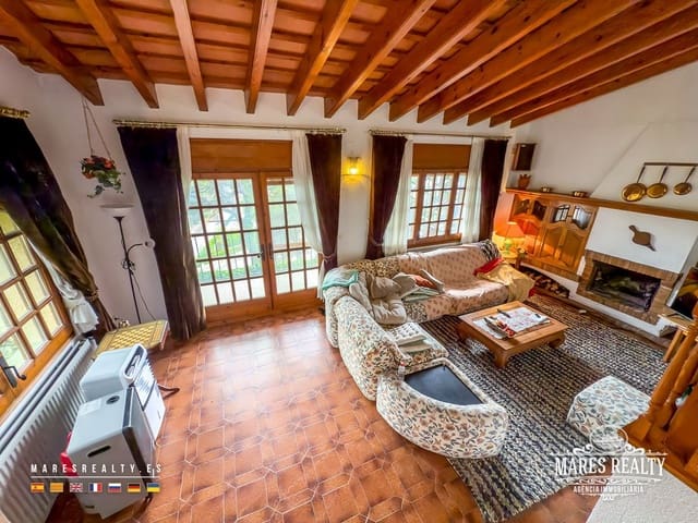 7 soveværelse Villa til salg i Lloret de Mar med swimmingpool - € 310.000 (Ref: 8980091)