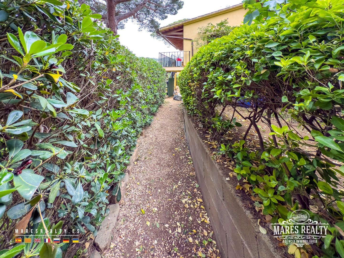 7 soveværelse Villa til salg i Lloret de Mar med swimmingpool - € 310.000 (Ref: 8980091)