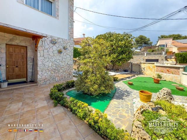 4 soveværelse Villa til salg i Lloret de Mar med garage - € 779.000 (Ref: 8990396)