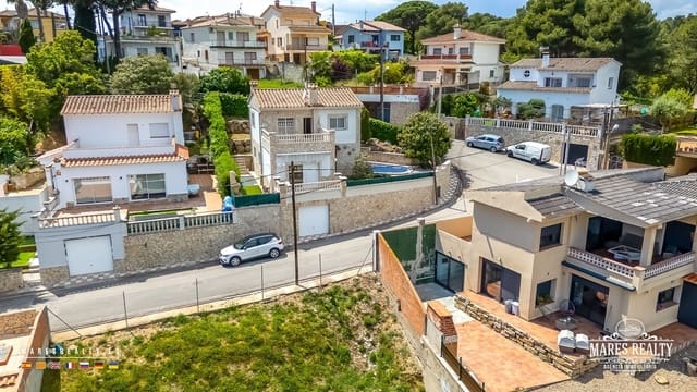 4 soveværelse Villa til salg i Lloret de Mar med garage - € 779.000 (Ref: 8990396)