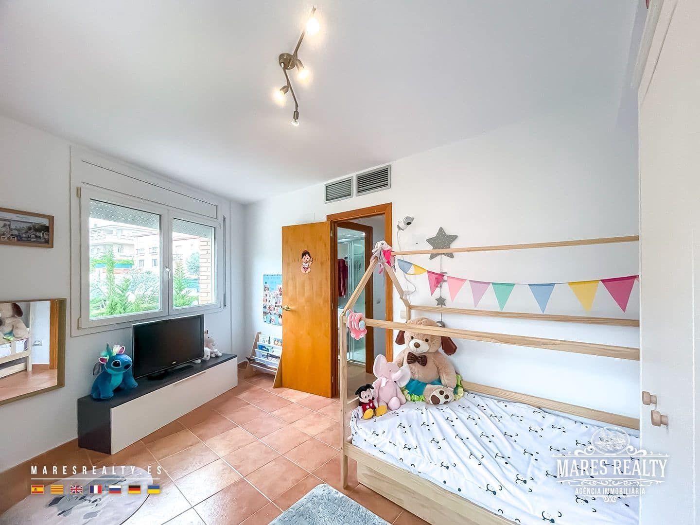 4 makuuhuone Huvila vuokrattavana paikassa Canet de Mar mukana 
autotalli - 2 800 € (Ref: 9004646)