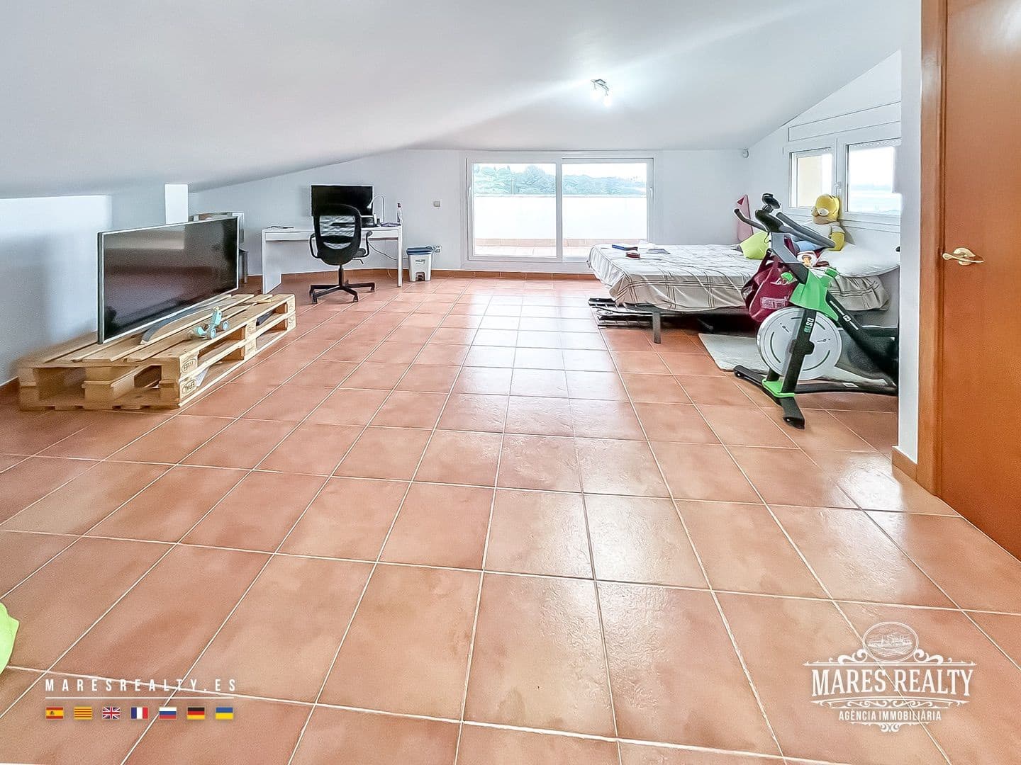 4 makuuhuone Huvila vuokrattavana paikassa Canet de Mar mukana 
autotalli - 2 800 € (Ref: 9004646)