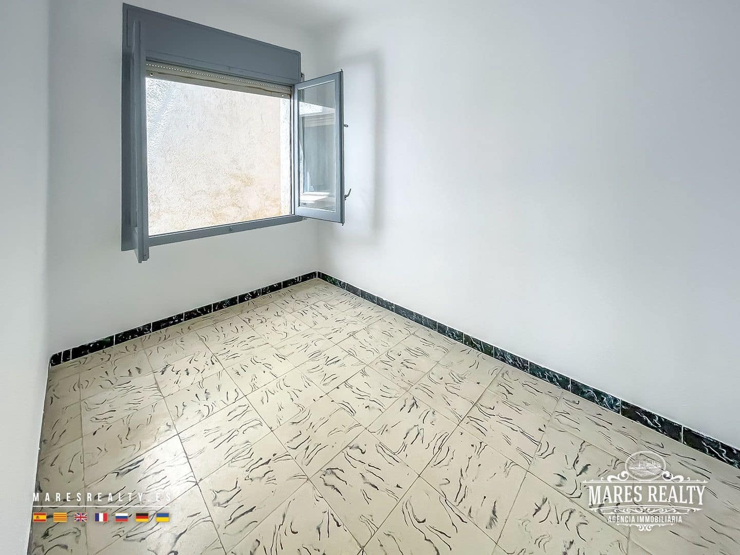 3 bedroom Flat for sale in Pineda de Mar - € 175,000 (Ref: 9026313)