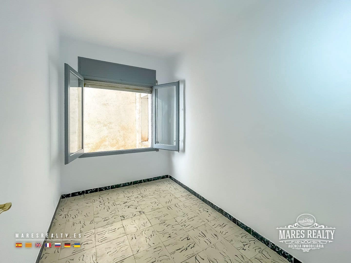 3 bedroom Flat for sale in Pineda de Mar - € 175,000 (Ref: 9026313)