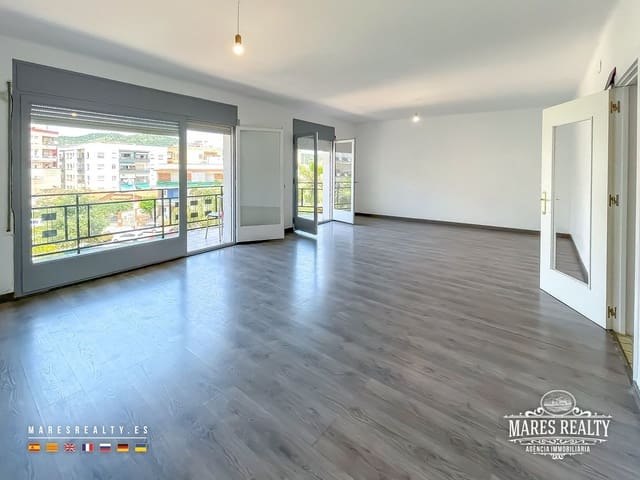 3 bedroom Flat for sale in Pineda de Mar - € 175,000 (Ref: 9026313)