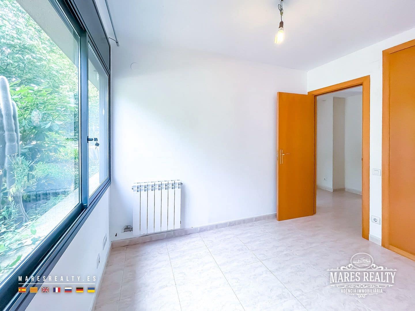 4 quarto Moradia Geminada para venda em Cabrils com garagem - 650 000 € (Ref: 9058809)