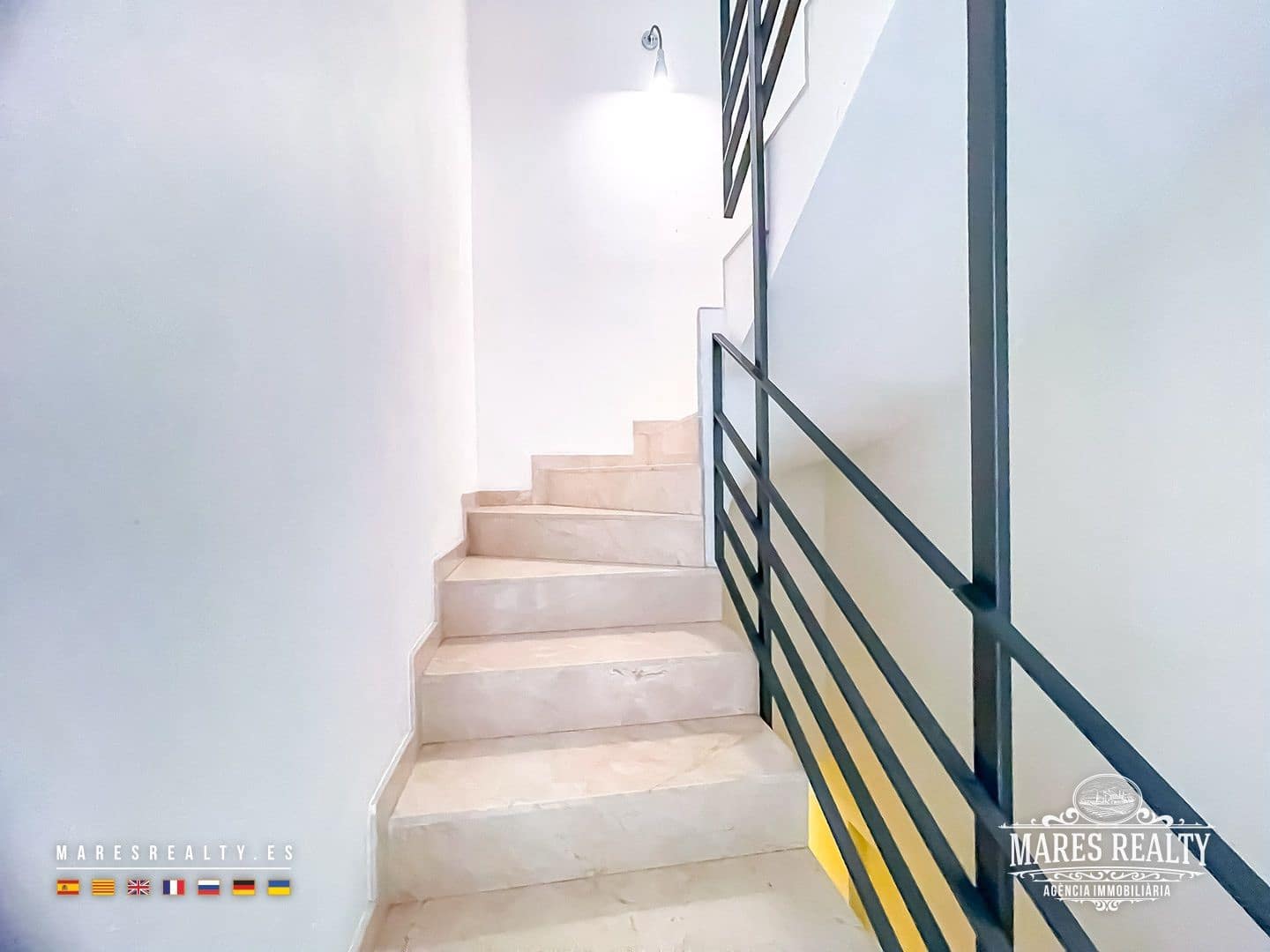 4 quarto Moradia Geminada para venda em Cabrils com garagem - 650 000 € (Ref: 9058809)