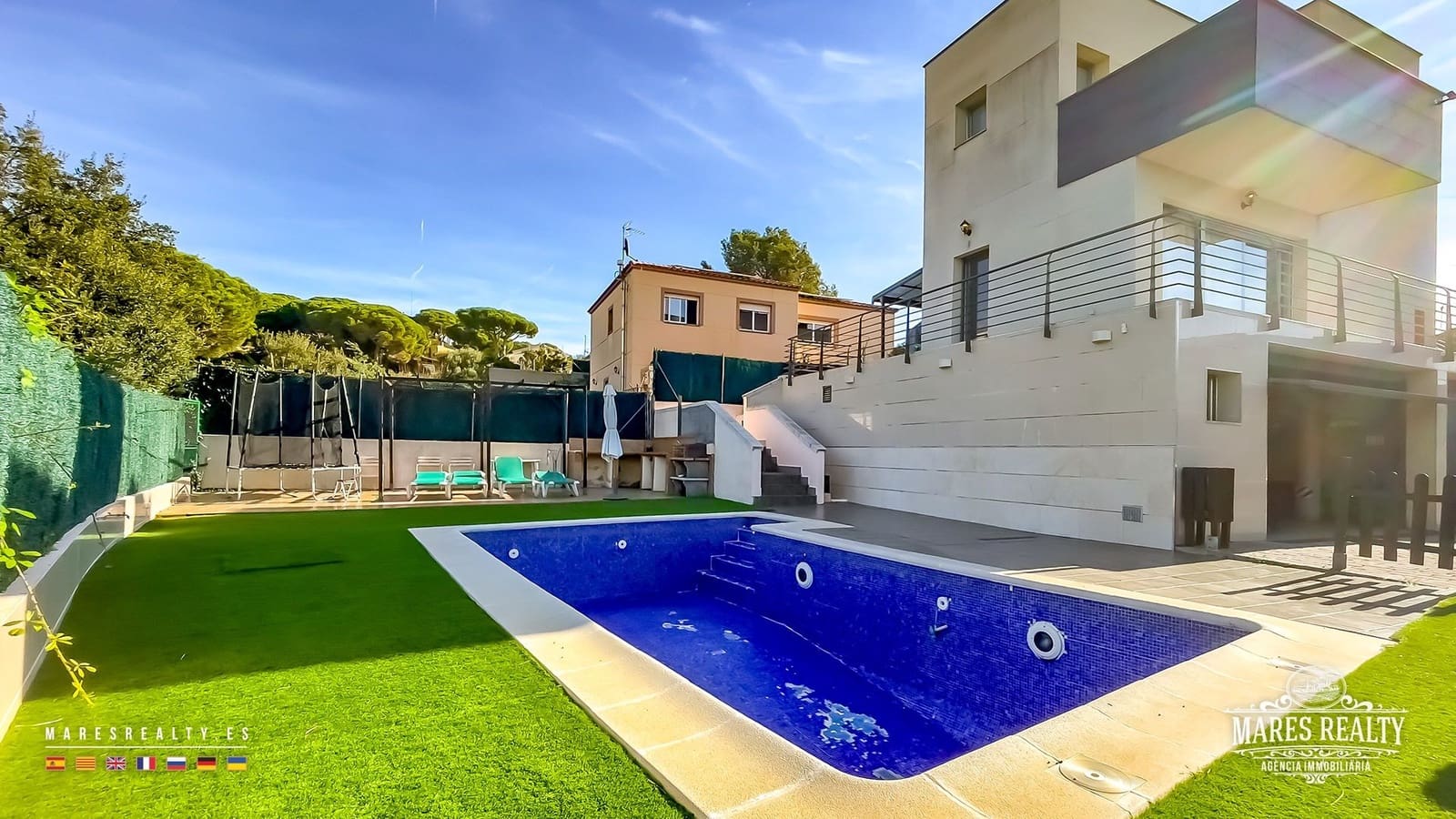 4 soverom Villa til salgs i Lloret de Mar med svømmebasseng garasje - € 590 000 (Ref: 9062100)