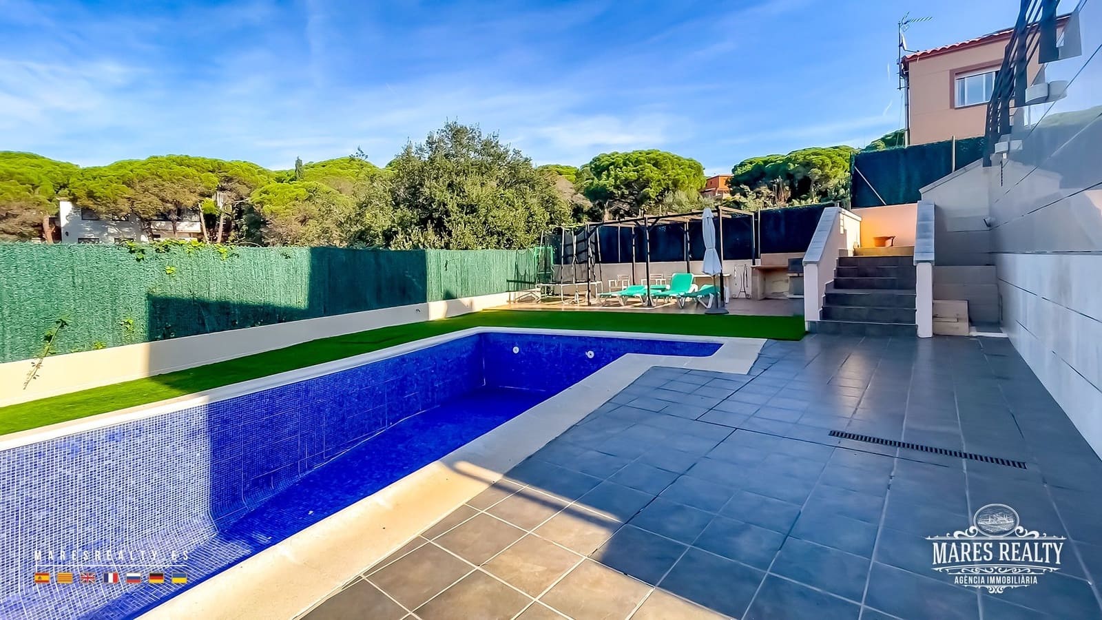 4 soverom Villa til salgs i Lloret de Mar med svømmebasseng garasje - € 590 000 (Ref: 9062100)