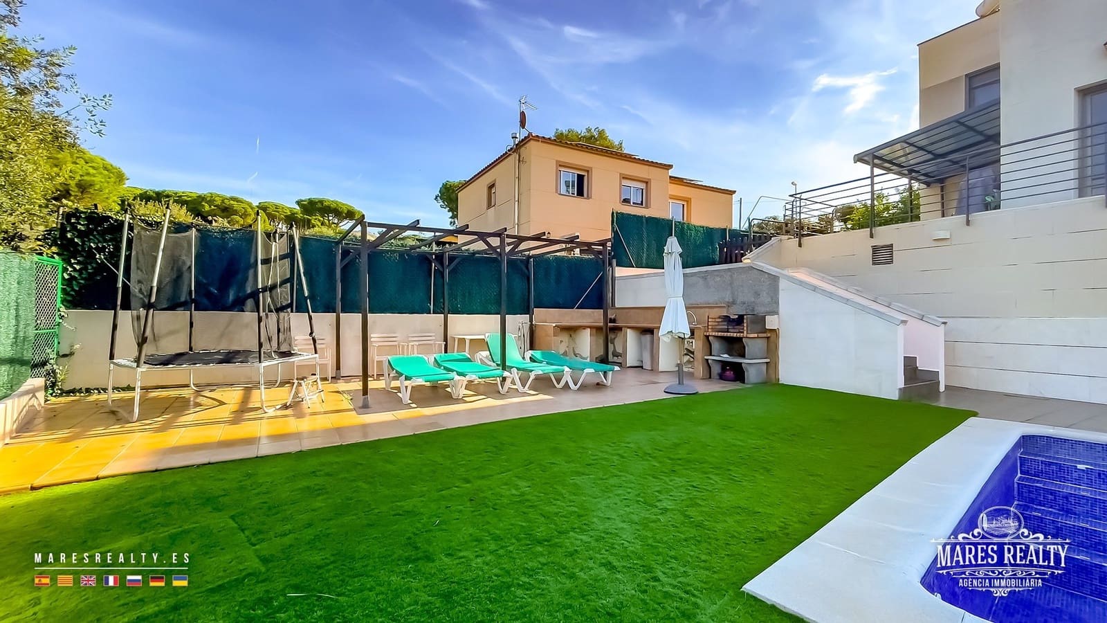 4 soverom Villa til salgs i Lloret de Mar med svømmebasseng garasje - € 590 000 (Ref: 9062100)