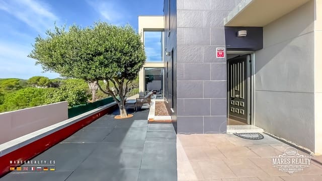 4 soverom Villa til salgs i Lloret de Mar med svømmebasseng garasje - € 590 000 (Ref: 9062100)
