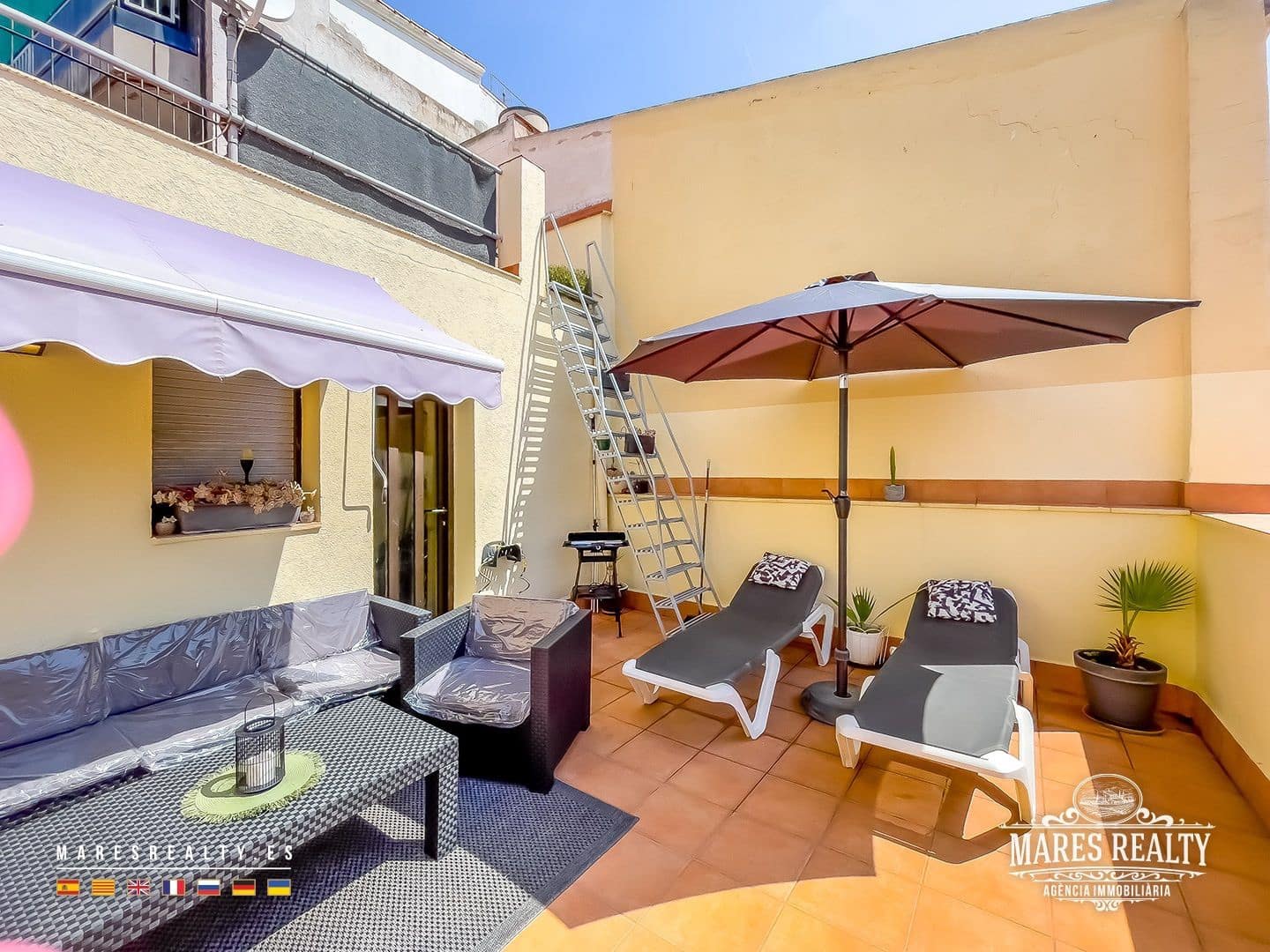 5 soveværelse Semi-Rækkehus til salg i Lloret de Mar med garage - € 625.000 (Ref: 9100463)