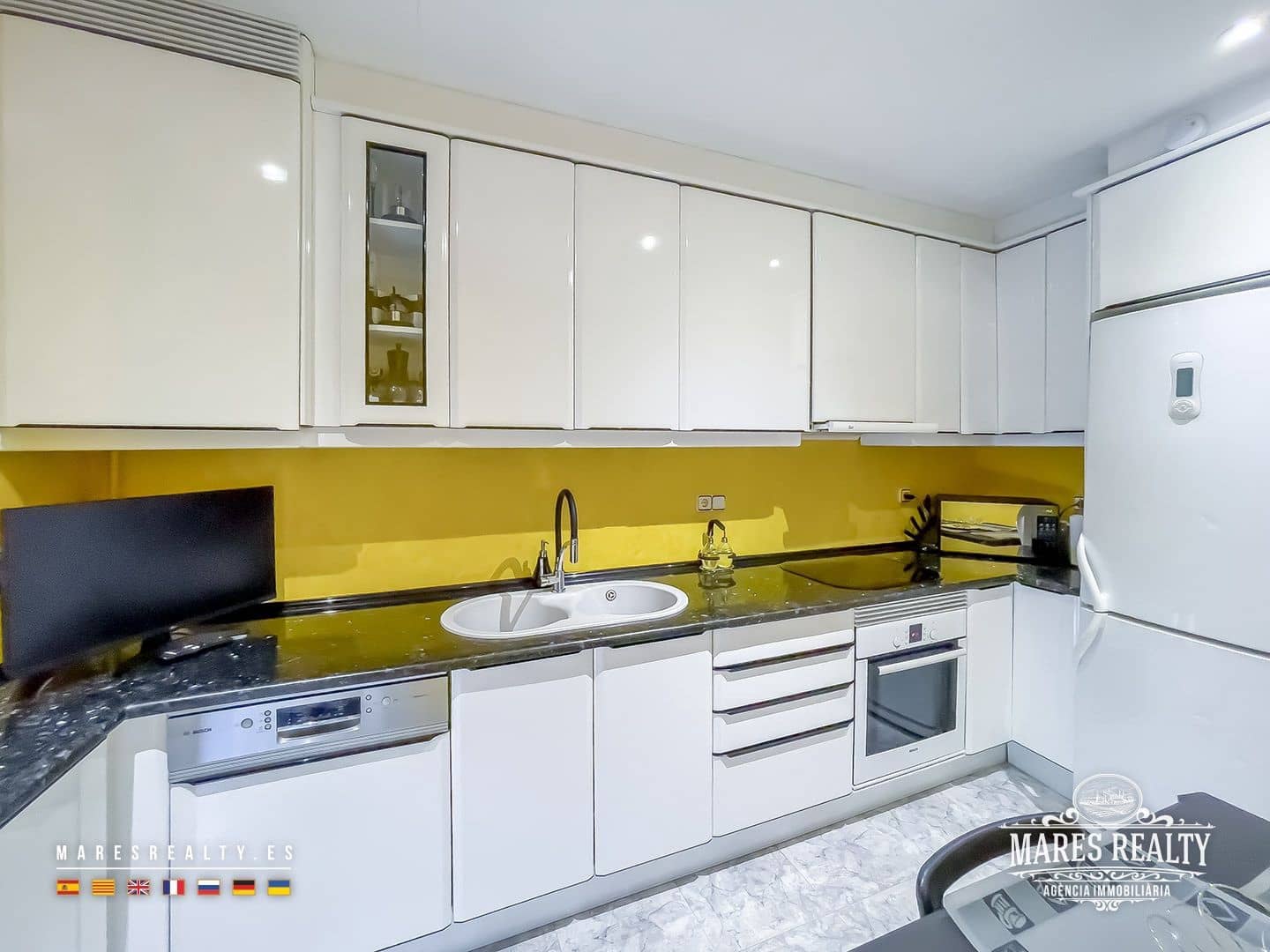 5 soveværelse Semi-Rækkehus til salg i Lloret de Mar med garage - € 625.000 (Ref: 9100463)