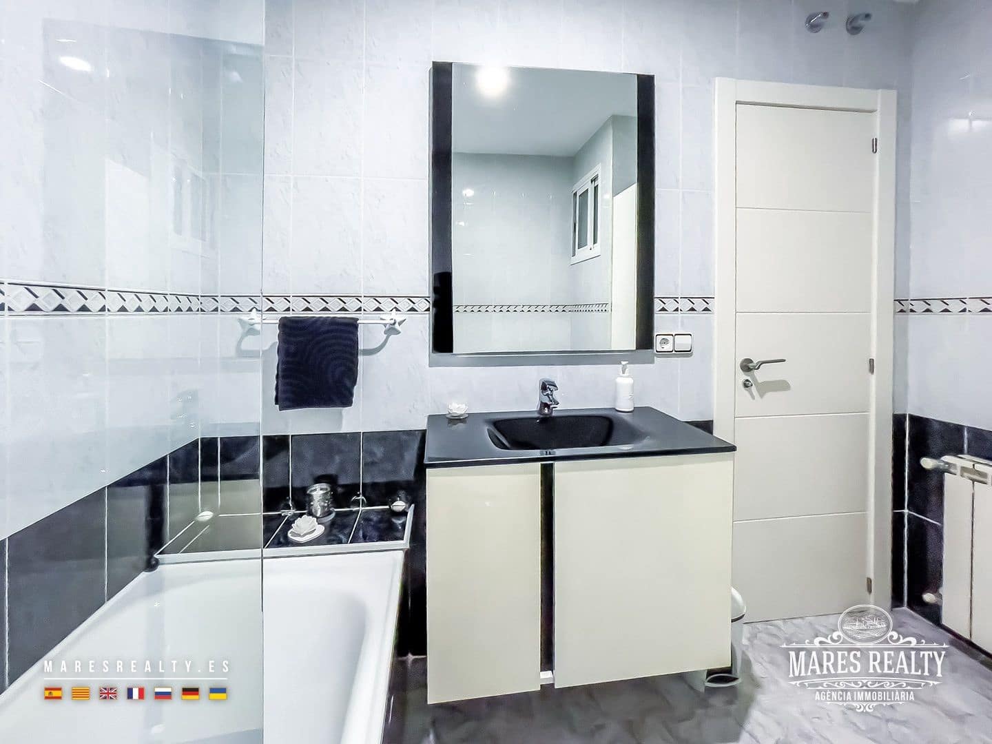 5 soveværelse Semi-Rækkehus til salg i Lloret de Mar med garage - € 625.000 (Ref: 9100463)