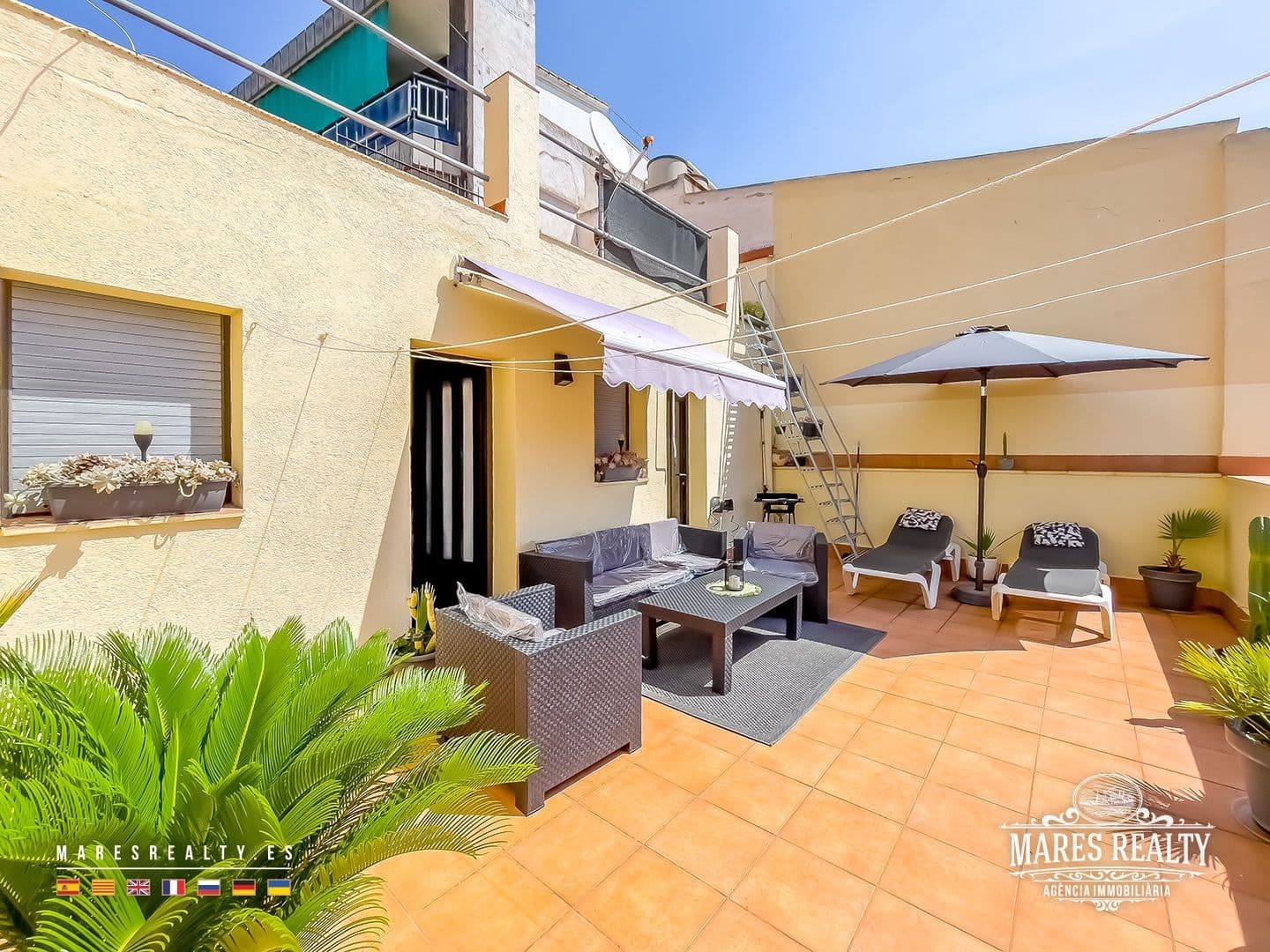 5 soveværelse Semi-Rækkehus til salg i Lloret de Mar med garage - € 625.000 (Ref: 9100463)