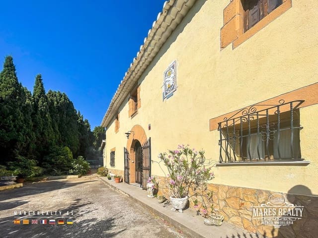 4 bedroom Villa for sale in Malgrat de Mar with garage - € 800,000 (Ref: 9111831)