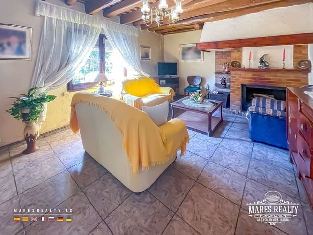 4 bedroom Villa for sale in Malgrat de Mar with garage - € 800,000 (Ref: 9111831)