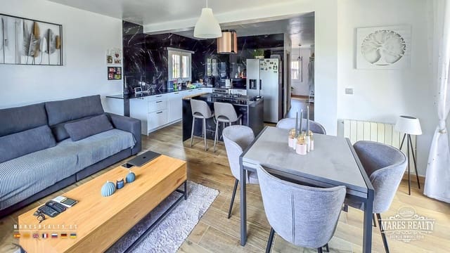 5 soverom Villa til salgs i Lloret de Mar med svømmebasseng garasje - € 415 000 (Ref: 9133989)