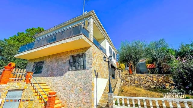 5 soverom Villa til salgs i Lloret de Mar med svømmebasseng garasje - € 415 000 (Ref: 9133989)