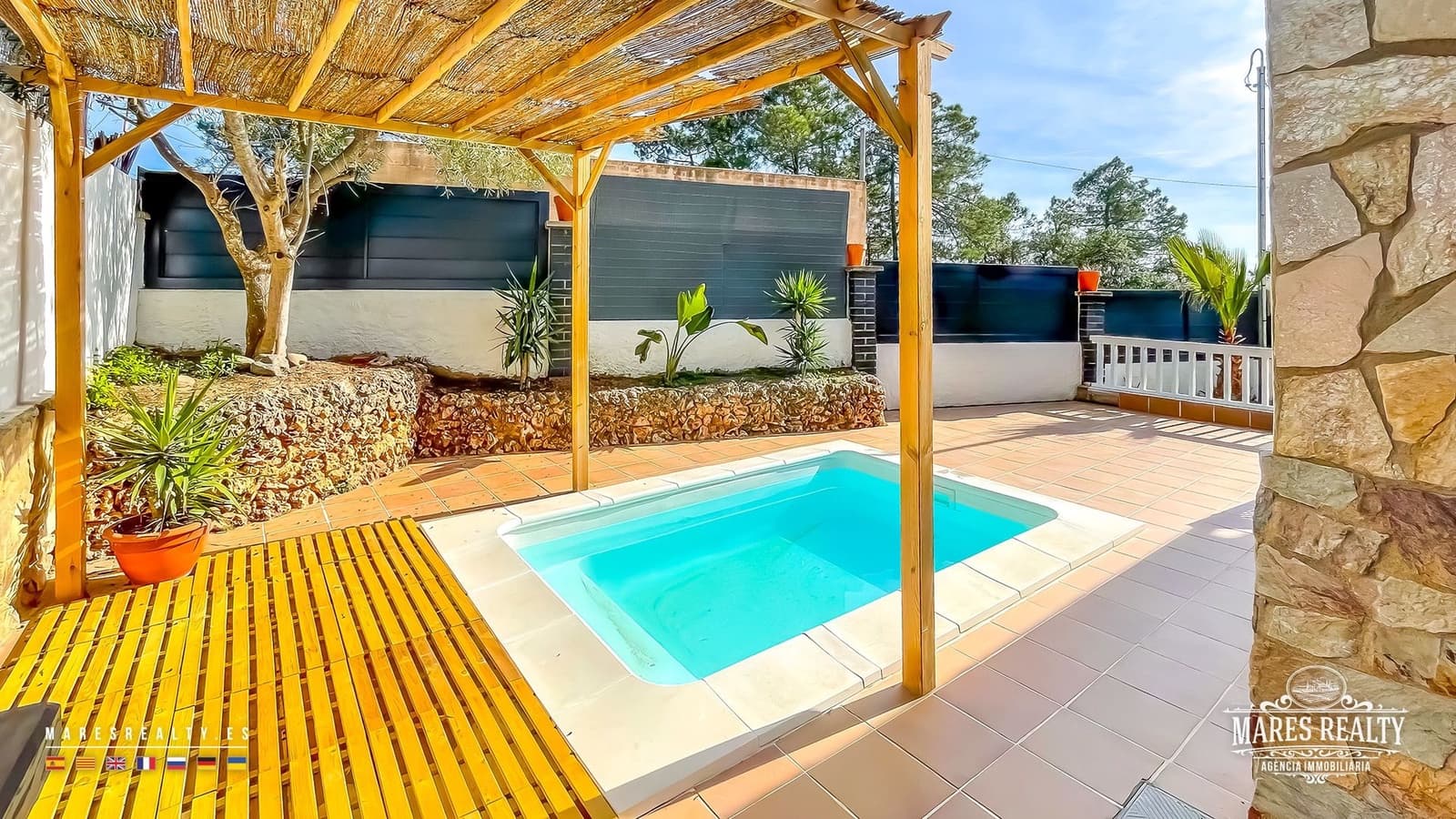 5 bedroom Villa for sale in Lloret de Mar with pool garage - € 415,000 (Ref: 9133989)