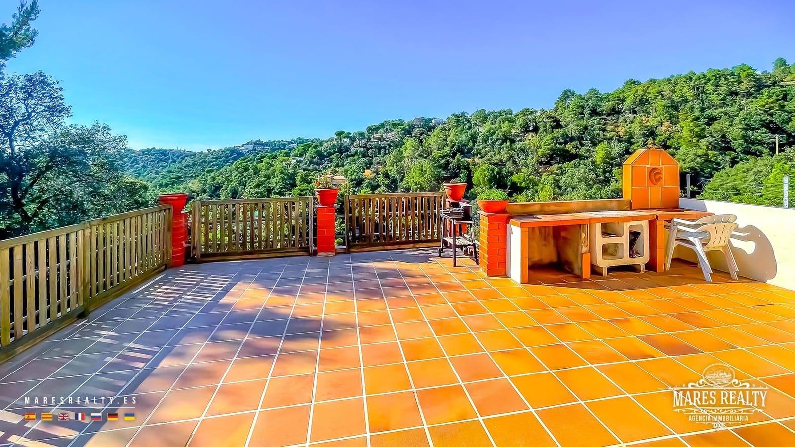 5 bedroom Villa for sale in Lloret de Mar with pool garage - € 415,000 (Ref: 9133989)
