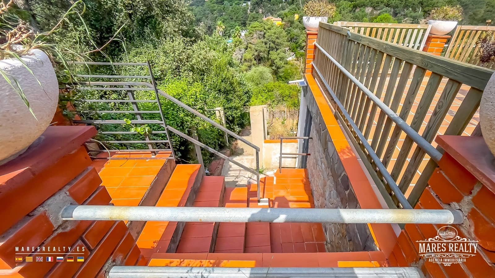 5 bedroom Villa for sale in Lloret de Mar with pool garage - € 415,000 (Ref: 9133989)