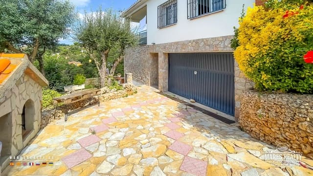 5 soverom Villa til salgs i Lloret de Mar med svømmebasseng garasje - € 415 000 (Ref: 9133989)