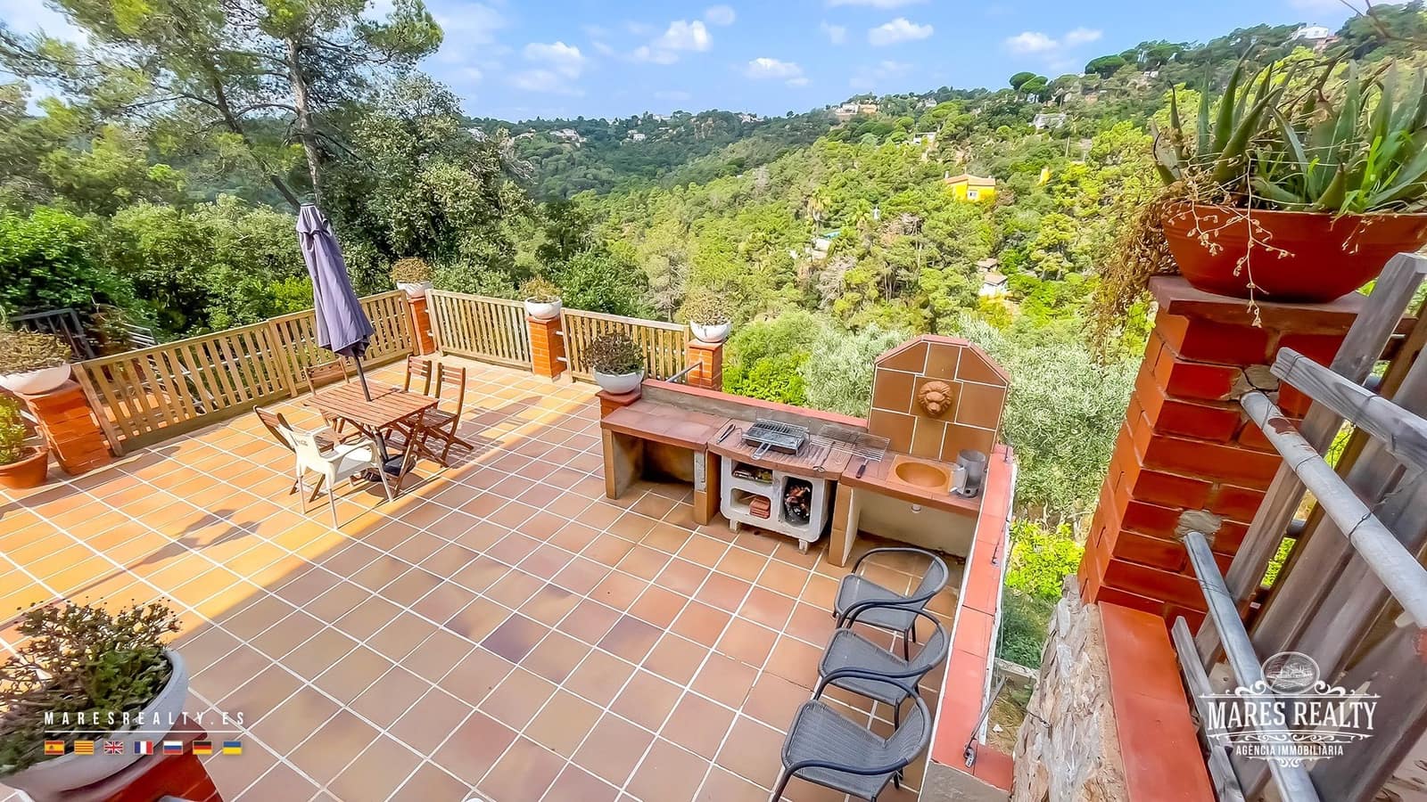 5 bedroom Villa for sale in Lloret de Mar with pool garage - € 415,000 (Ref: 9133989)