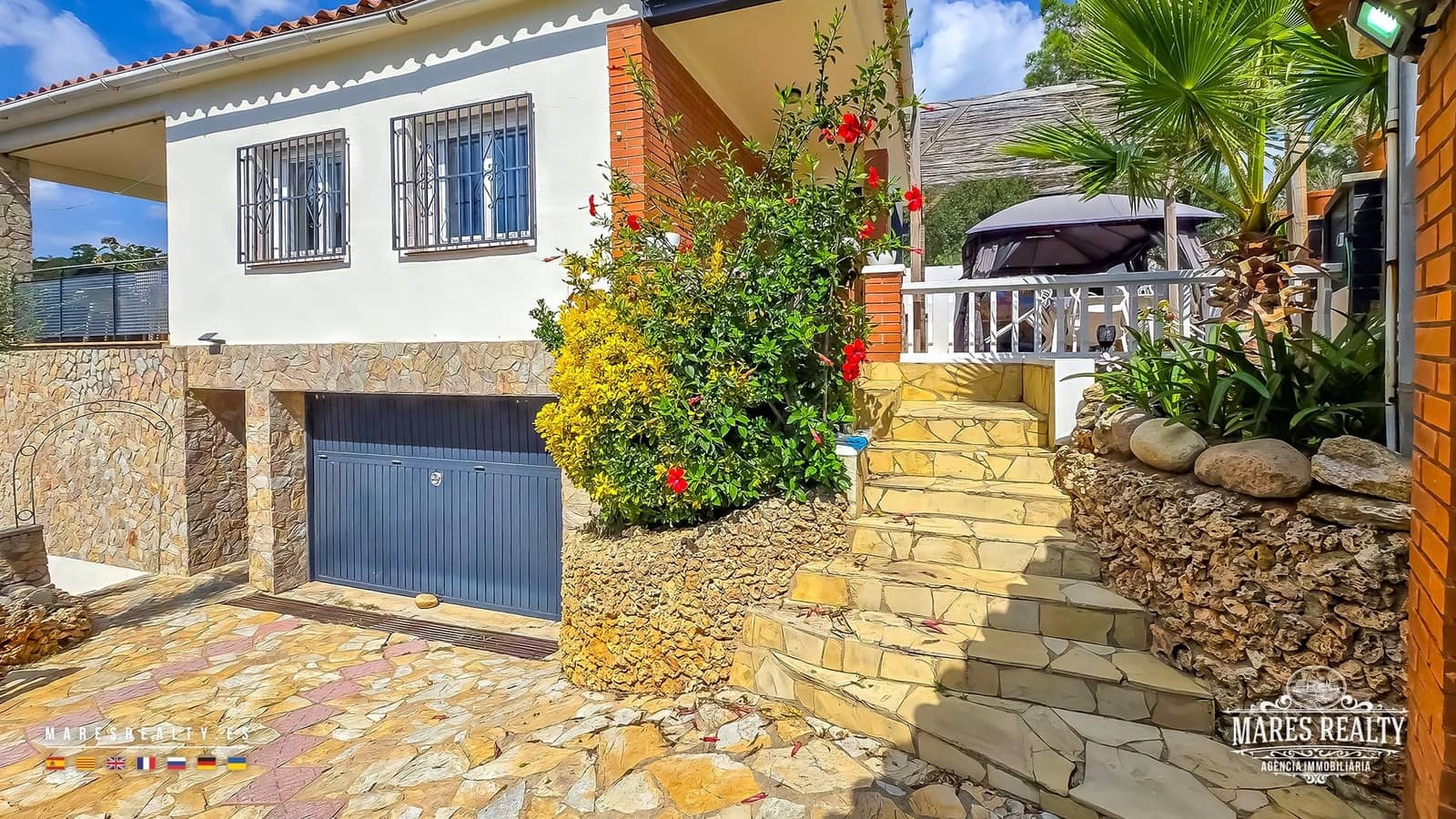 5 bedroom Villa for sale in Lloret de Mar with pool garage - € 415,000 (Ref: 9133989)