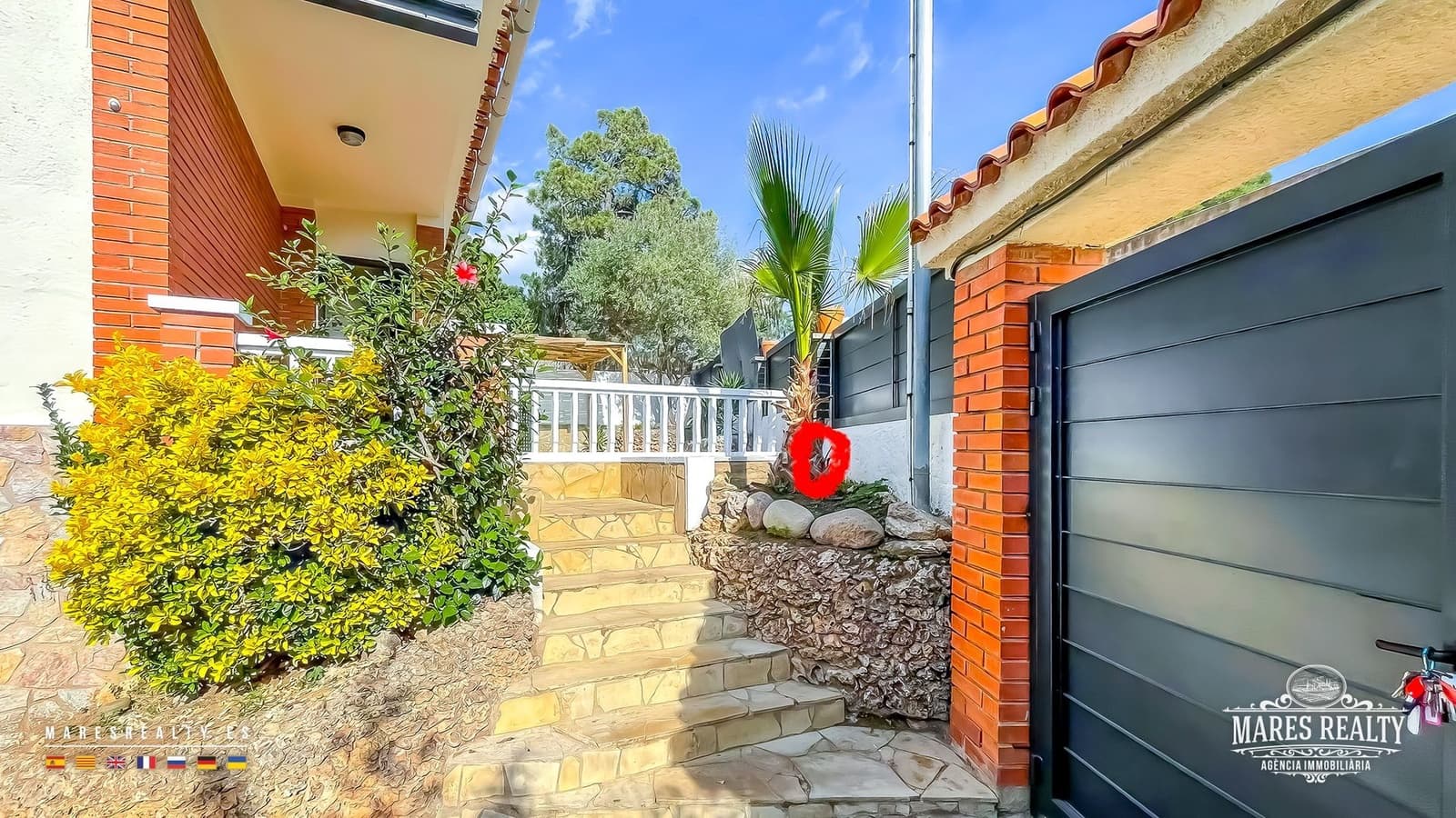 5 bedroom Villa for sale in Lloret de Mar with pool garage - € 415,000 (Ref: 9133989)