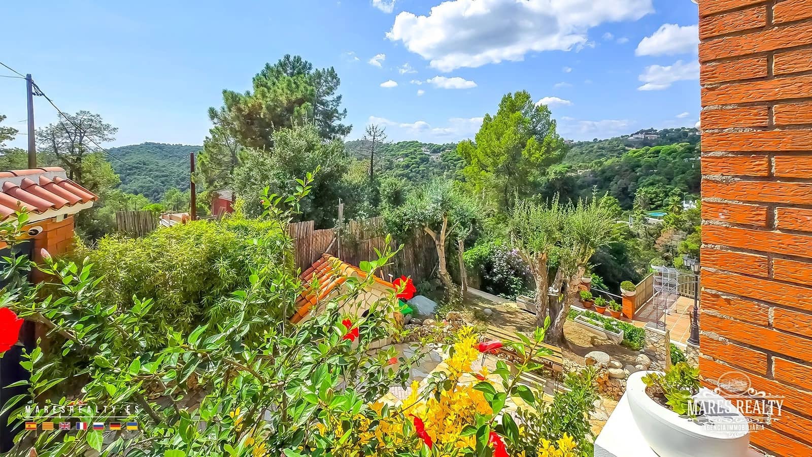 5 bedroom Villa for sale in Lloret de Mar with pool garage - € 415,000 (Ref: 9133989)