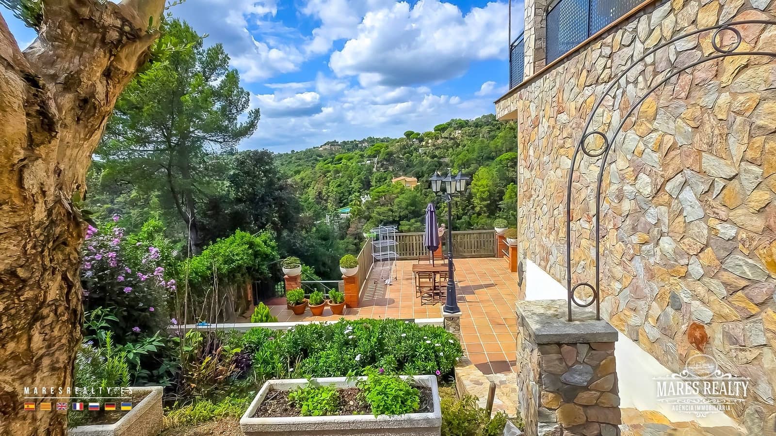 5 bedroom Villa for sale in Lloret de Mar with pool garage - € 415,000 (Ref: 9133989)